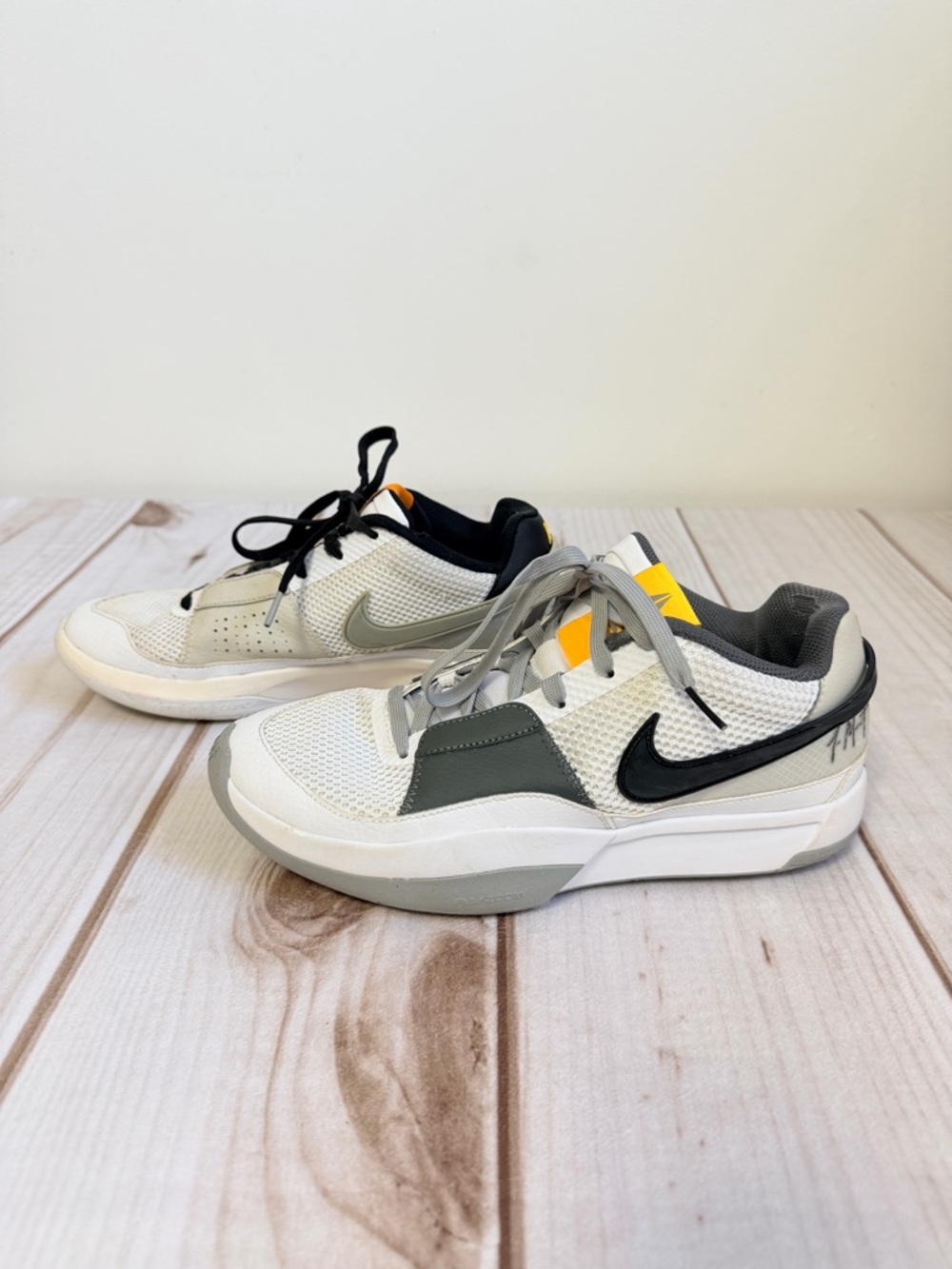 Nike Mens JA 1 Basketball Shoes Size 9 White Smoke Gray Black Lace up Low Top - Picture 2 of 10